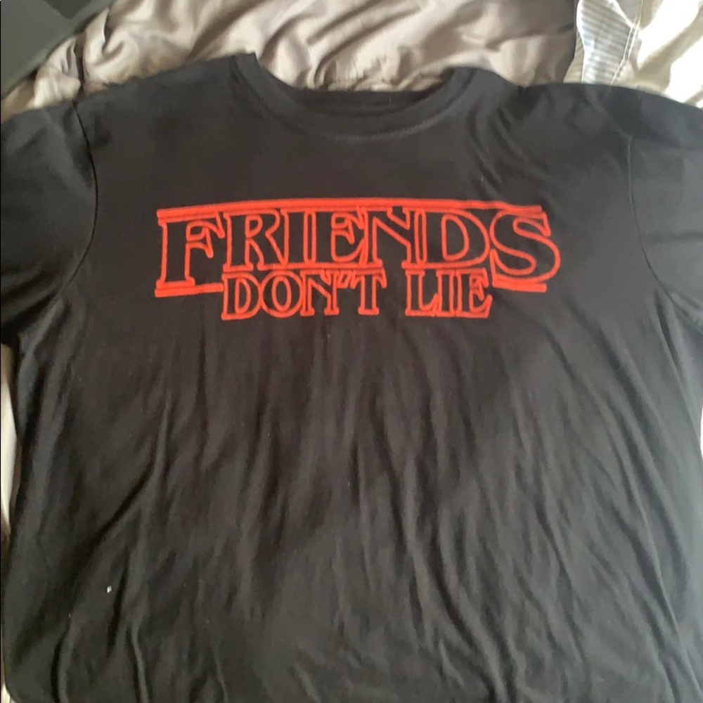 Stranger Things “Friends Don’t Lie” Tshirt blackXL
